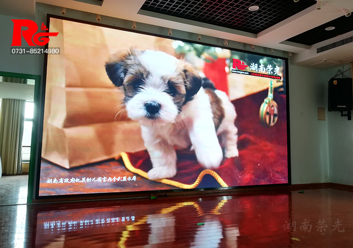 湖南榮光顯示屏工程點靚湖南省政府機(jī)關(guān)幼兒園演出廳